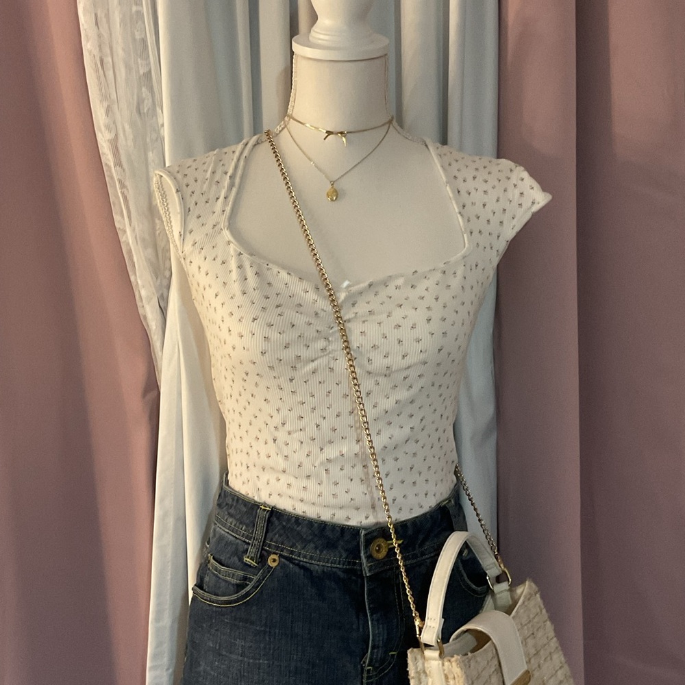 H&M cute summer white floral sleeveless Fitted Blouse